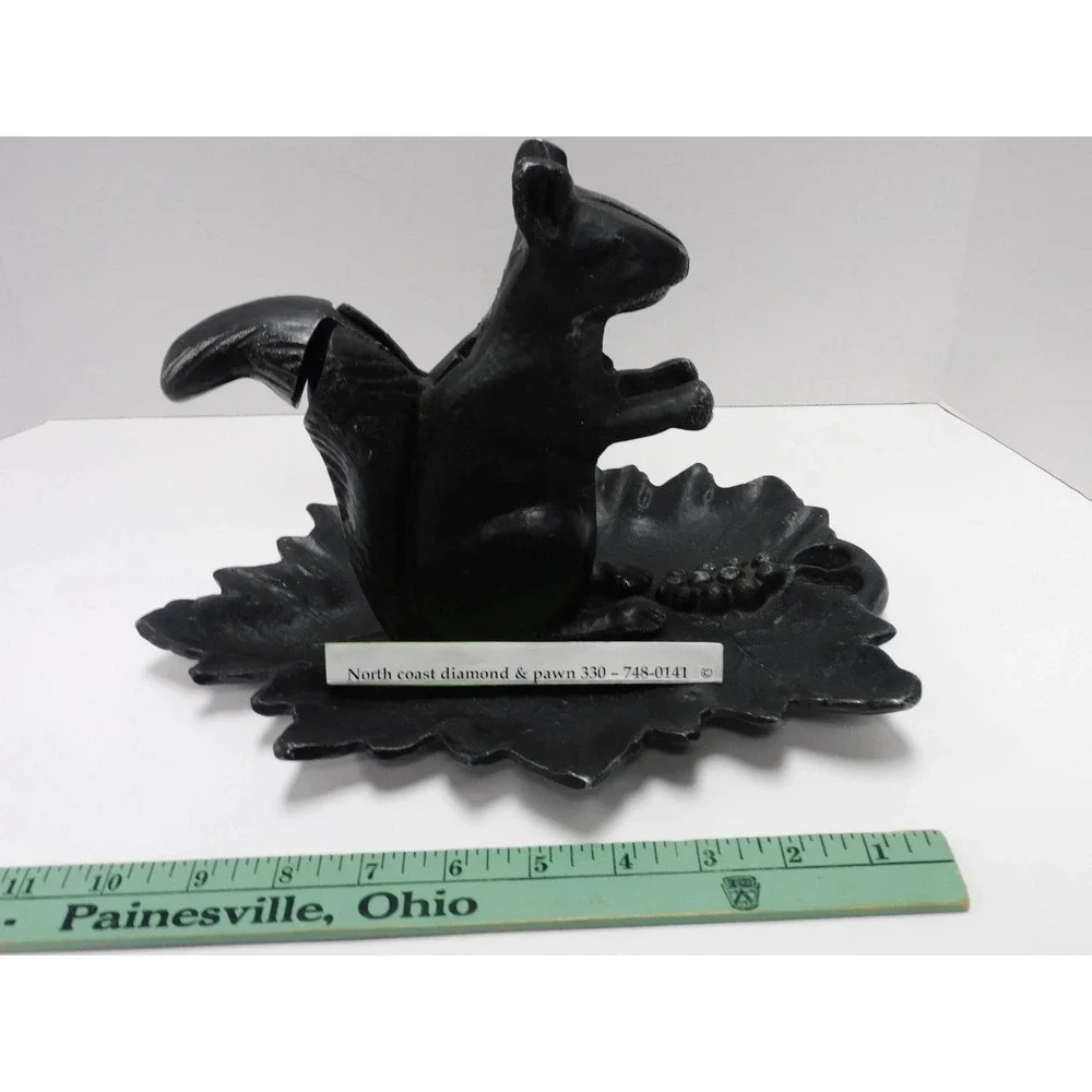 VTG Cast Iron Squirrel Nutcracker on Leaf Base Rustic Black Metal Decor JC115